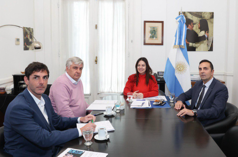 Cumbre nacional por el conflicto pesquero: el Gobierno busca destrabar la temporada de langostino y evitar un colapso económico en la costa atlántica