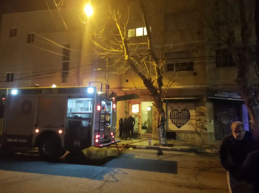 Incendio en un departamento de Mar del Plata genera alarma entre vecinos
